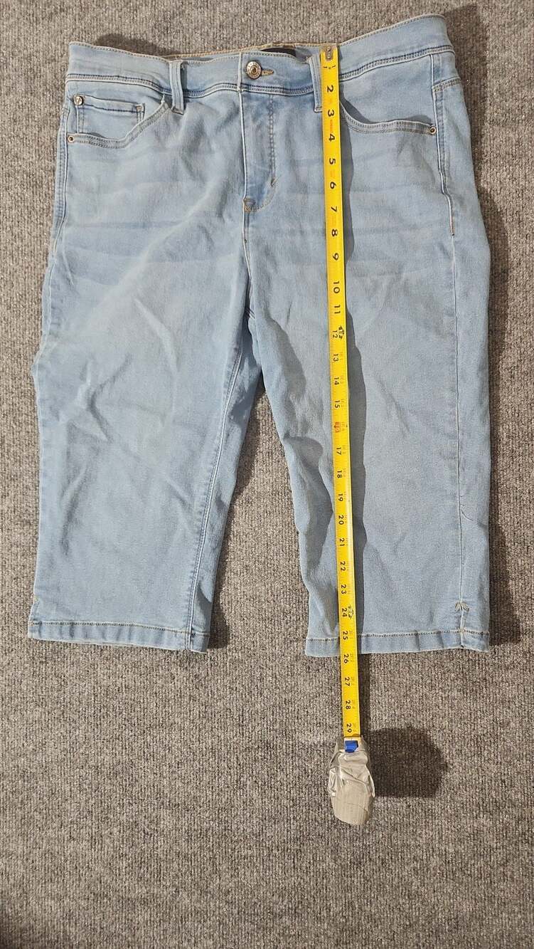 Curve Appeal Light Wash Denim Shorts Capri Jeans Size 14/32 - Picture 3 of 9